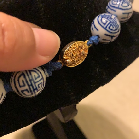 Blue and White Hand-knotted Ceramic Beads Necklace - Picture 4 of 5